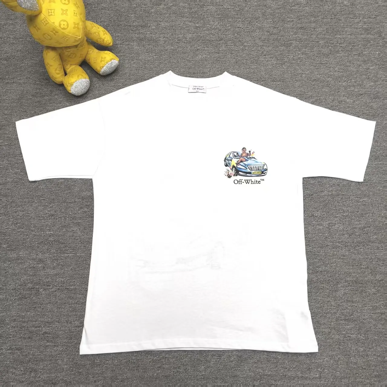 The top proven version OFF-WHI* 25SS new printed short-sleeves, loose fit, the same style for male and female couples stars. American designer Virgil Abloh founded the luxury street brand Off-White based on the pop culture of the younger generation. Walking between street culture and high-end fashion, contemporary elements are used to interpret youth culture, and fine workmanship is used to interpret trendy clothing. Photos, paintings and eye-catching graphic printing are all sources of inspiration for the designer. 32 counts of 260g double yarn pure cotton fabric, the printing uses Kornit digital direct injection technology, and the picture is clear. The white glue base ensures the firmness of the printing, and machine washing is stress-free - 1:1 original mold opening, ZP development, perfectly restored to the original version, produced by a large factory, not produced by a small factory on the market, fine wiring, top-notch craftsmanship, welcome to compare - A complete set of customized accessories for collar labels, hang tags, and wash water labels - Exclusive logo packaging - No matter age, body shape or gender, it is very suitable for both men and women. All details are real photos, buy with confidence. Color: black, white Size: S-XL P;120